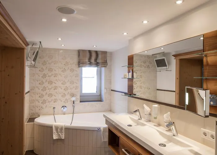 Superior Post Hotel 4*