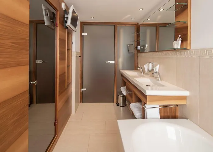 Superior Post Hotel 4*