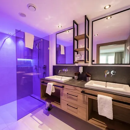 Superior Post Hotell 4*