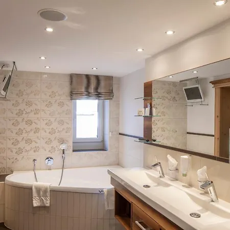 Superior Post Hotel 4*