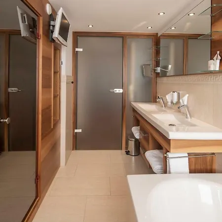 Superior Post Hotel 4*